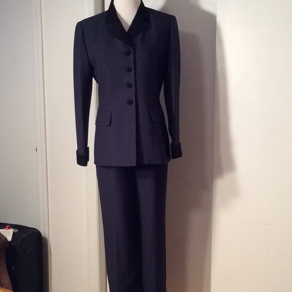 Albert Nipon petite, 3 piece suit. - Picture 4 of 8